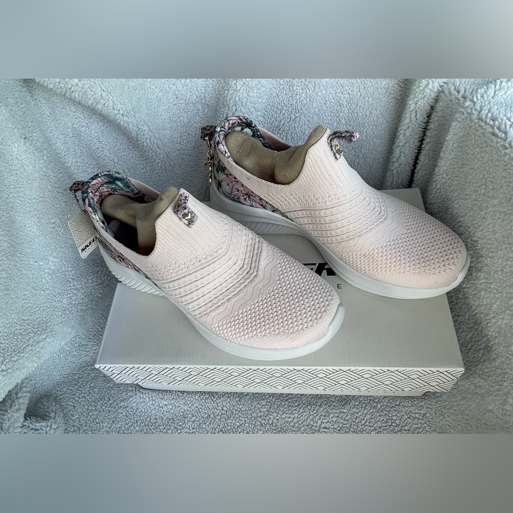 Skechers Women's Light Pink Knit Slip-On Sneakers - size 8.5 - Picture 4 of 4